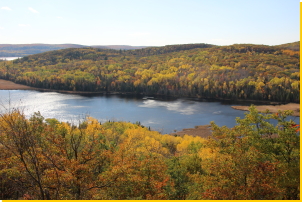 View of Little Cub Bay (Bark Lake) from south viewpoint on Loon-Beaver trail (2017-10-17)